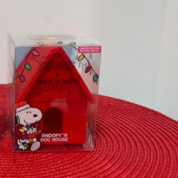 Wet n Wild Peanuts Snoopy Dog House NWT - Picture 5 of 5